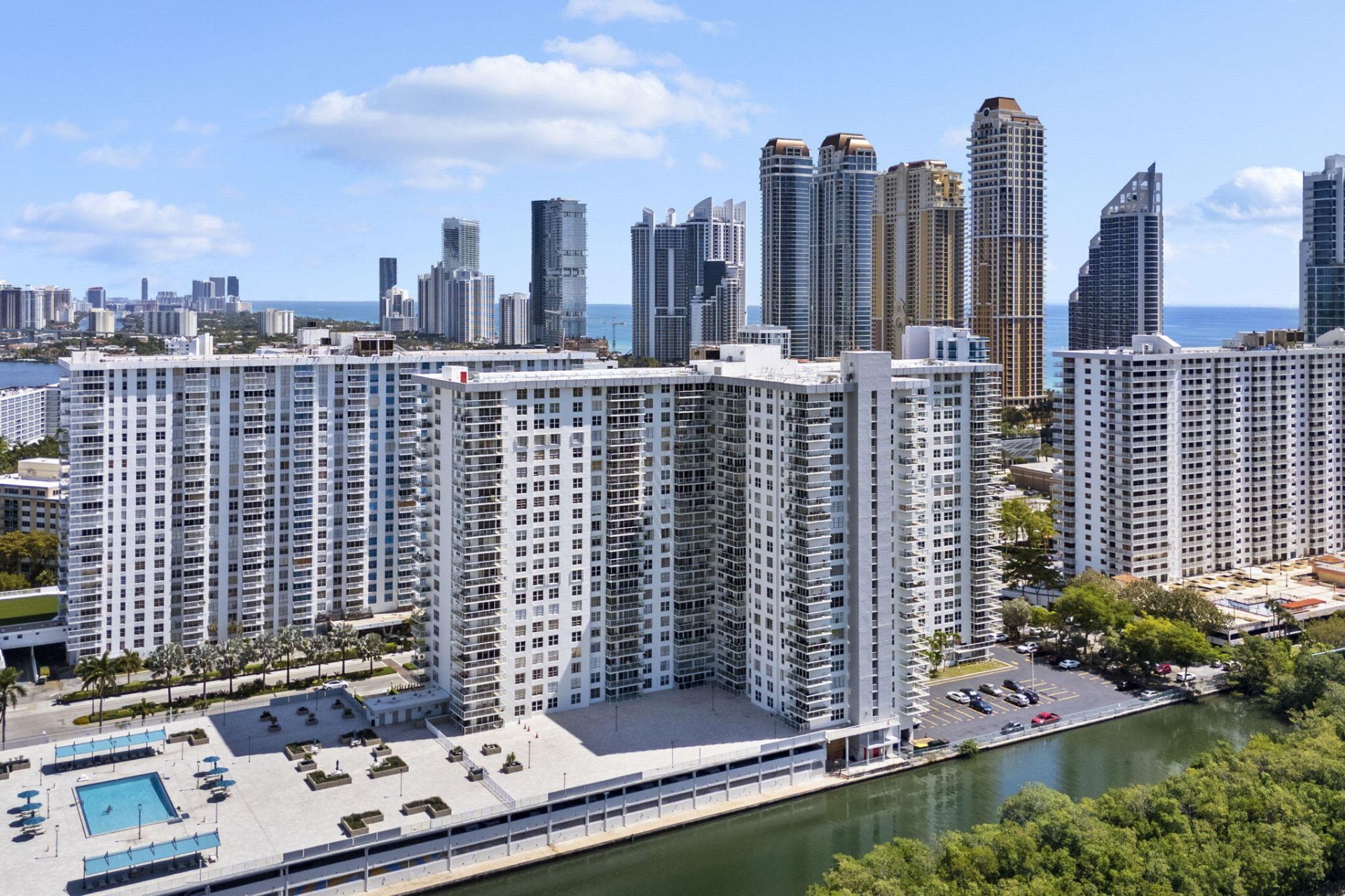 230 174th Street, Unit 2402, Sunny Isles Beach, FL 33160 Photo