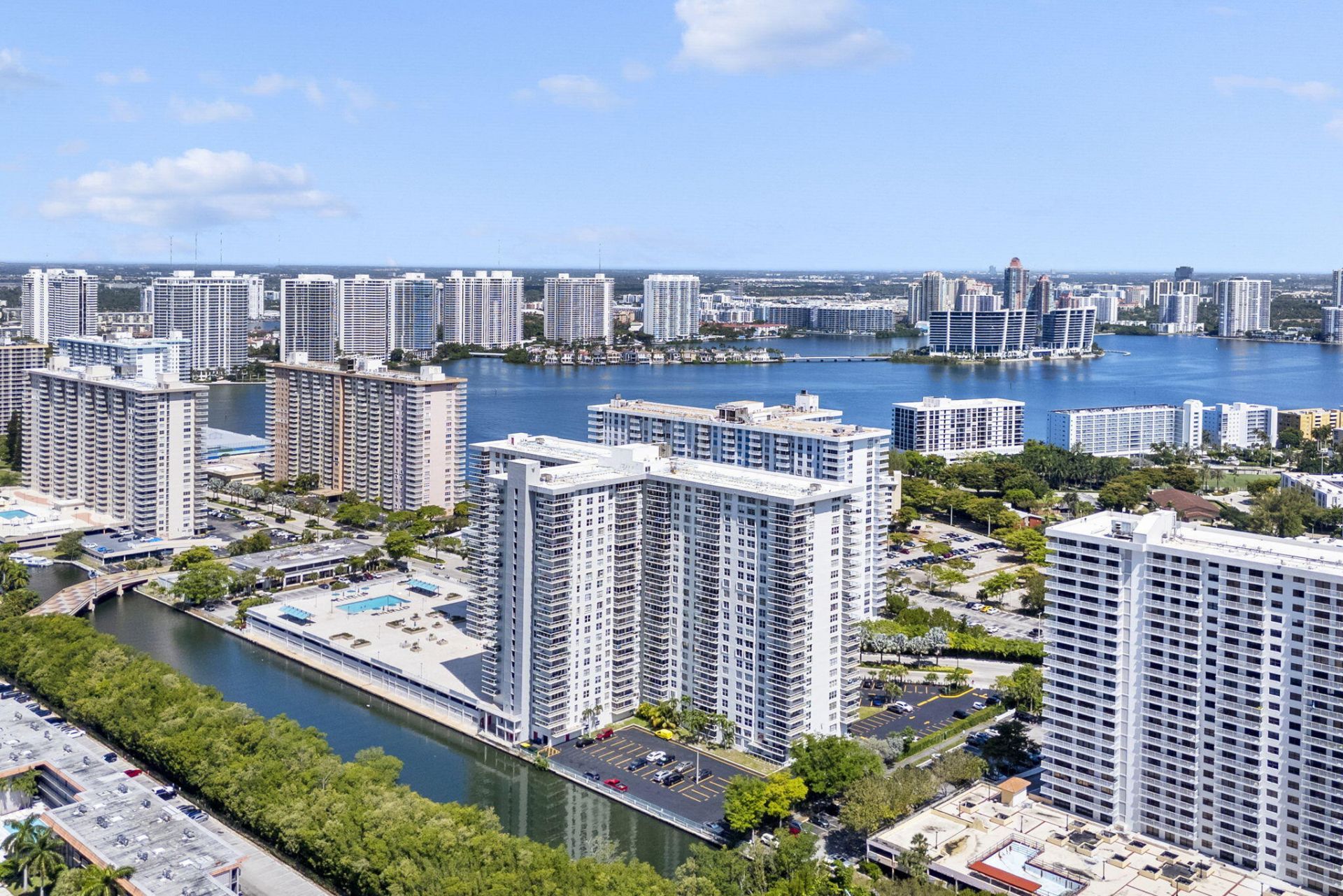 230 174th Street, Unit 2402, Sunny Isles Beach, FL 33160 Photo