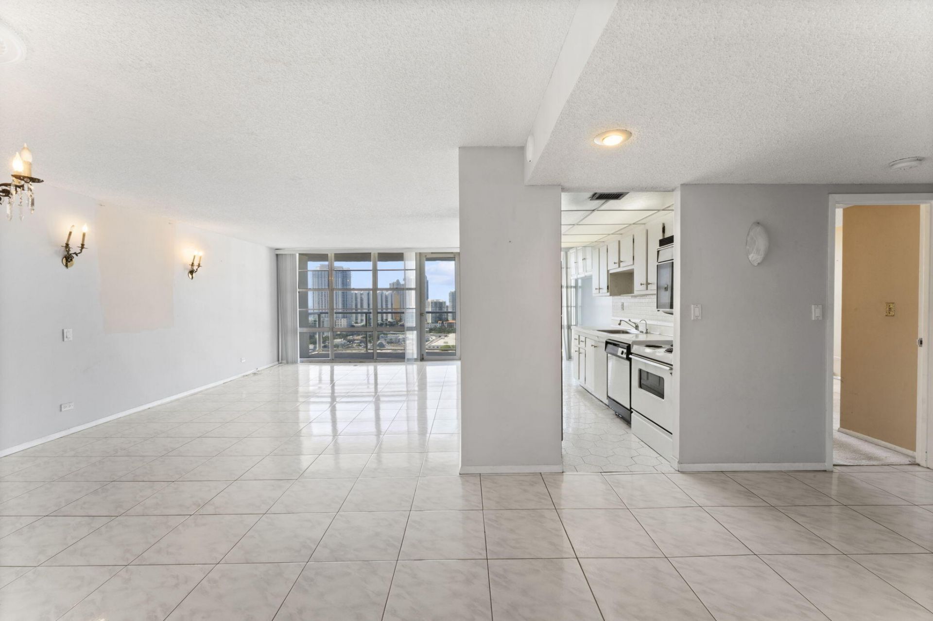 230 174th Street, Unit 2402, Sunny Isles Beach, FL 33160 Photo