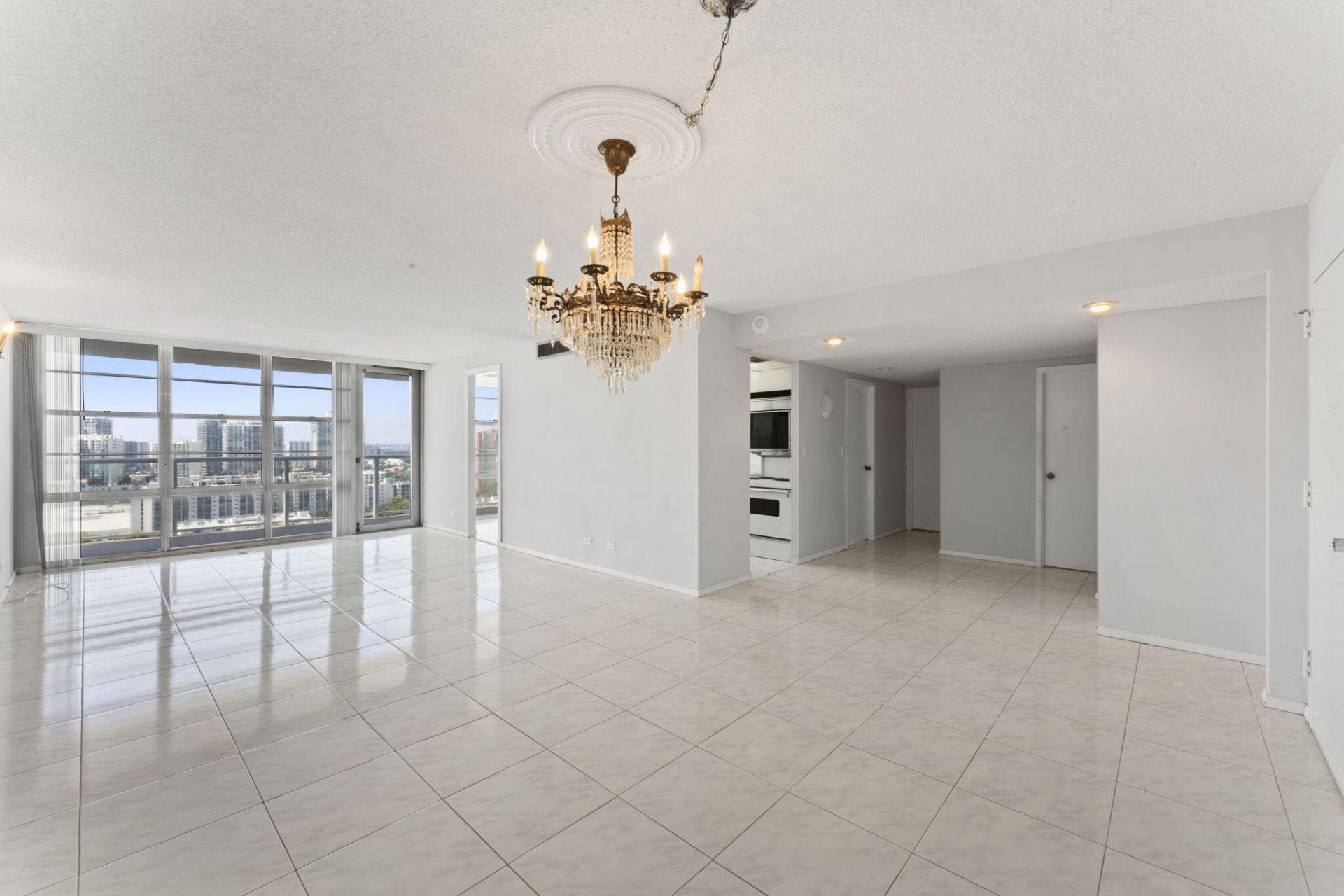 230 174th Street, Unit 2402, Sunny Isles Beach, FL 33160 Photo
