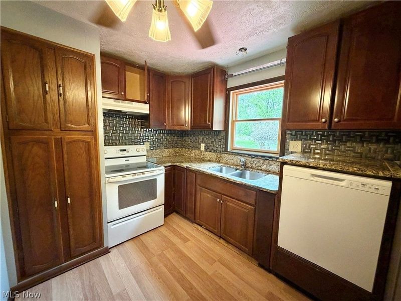 3948 Carson Salt Springs Road, Newton Falls, OH 44444 Photo 4