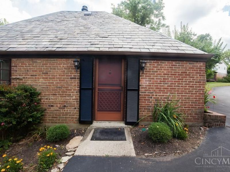 5910 Cherokee Drive, Madeira, OH 45243 Photo 2