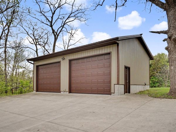 2582 220th Avenue, Delhi, IA 52222