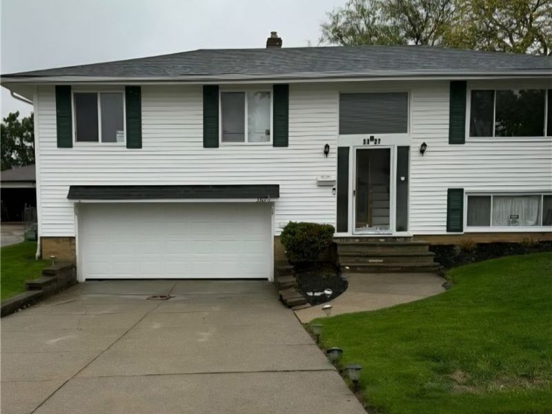 3327 Nottingham Drive, Parma, OH 44134 Photo 1