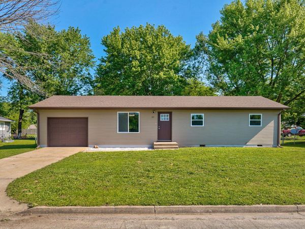 321 W Cofield Street, Aurora, MO 65605