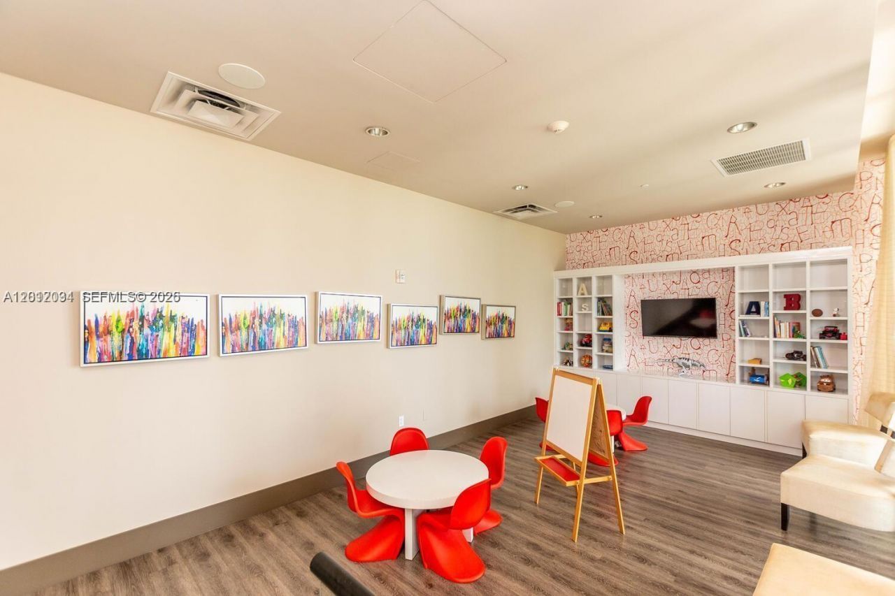 5300 Paseo Blvd, Unit 405, Doral, FL 33166 Photo