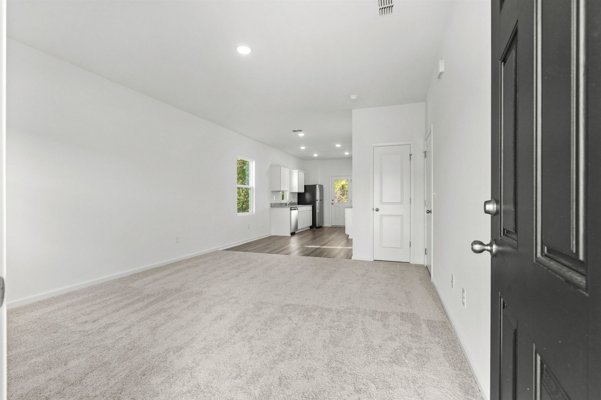140 Admiral St Photo 11