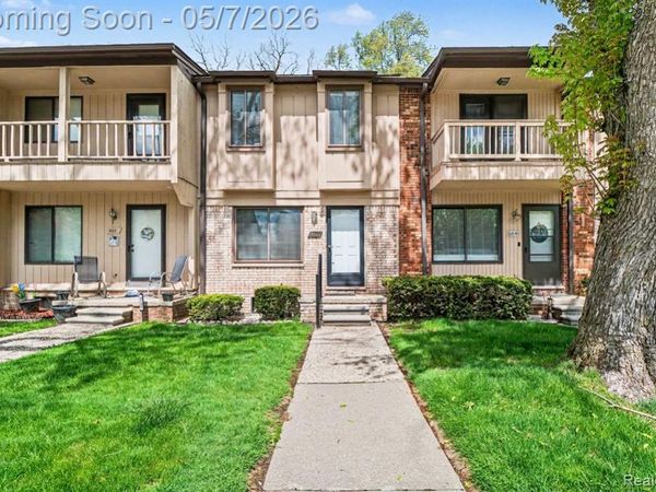 3120 N Summers Road N, Keego Harbor, MI 48320