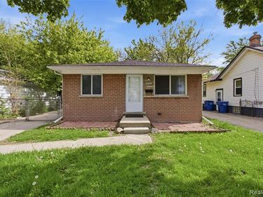7044 Hudson Avenue, Warren, MI 48091