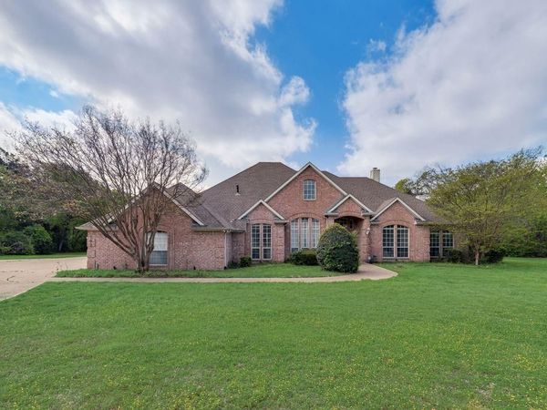 102 Dobbs Road, Lake Dallas, TX 76208