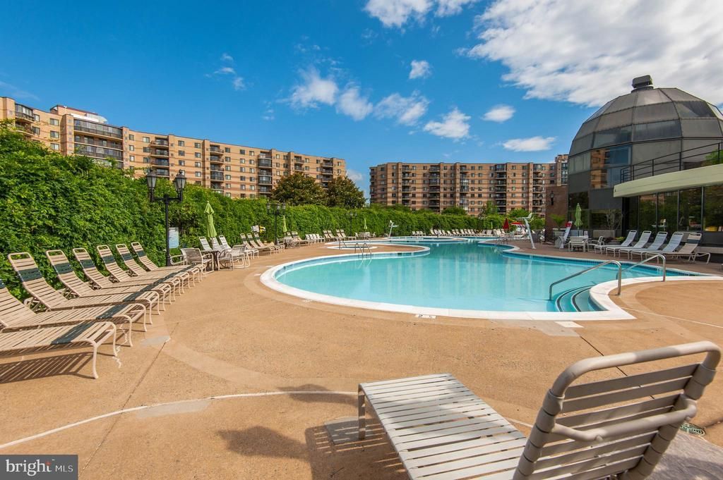 8370 Greensboro Drive, Unit 211, McLean, VA 22102 Main Photo