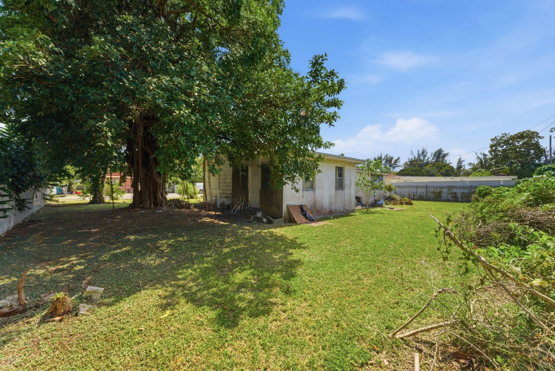 1129 NW 105th Street, Miami, FL 33150 Photo