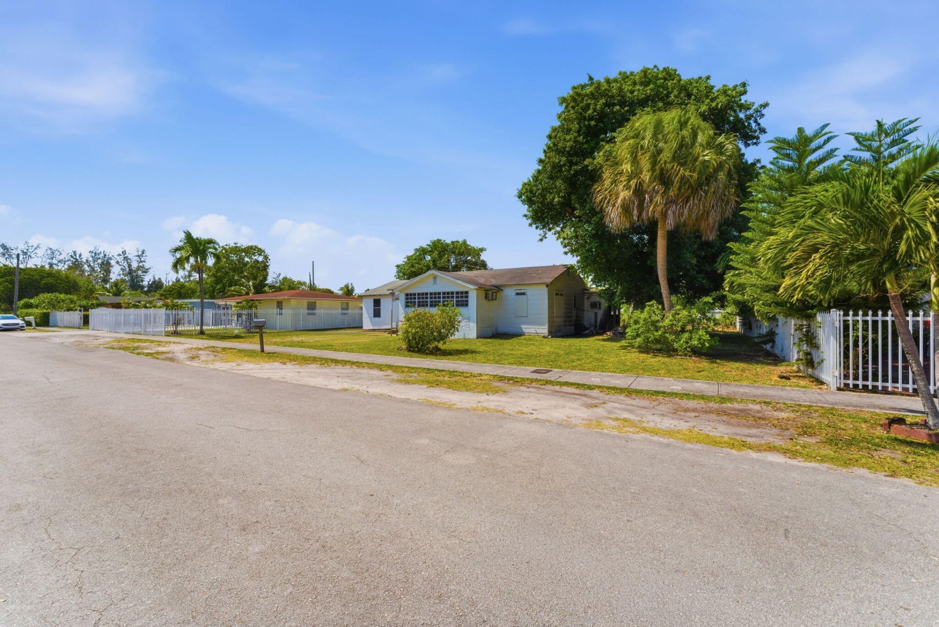 1129 NW 105th Street, Miami, FL 33150 Photo
