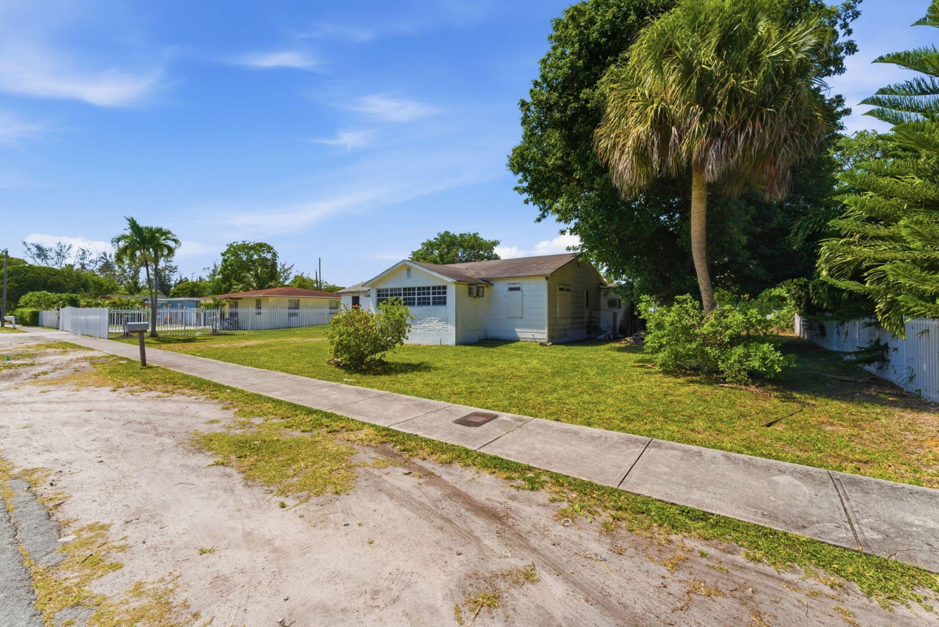 1129 NW 105th Street, Miami, FL 33150 Photo