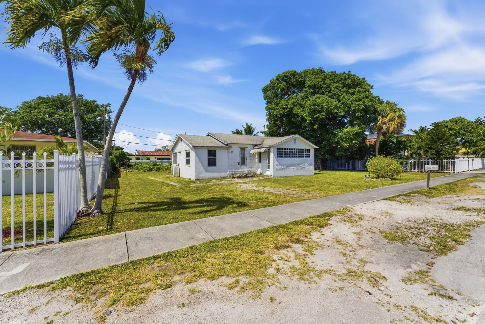 1129 NW 105th Street, Miami, FL 33150 Photo