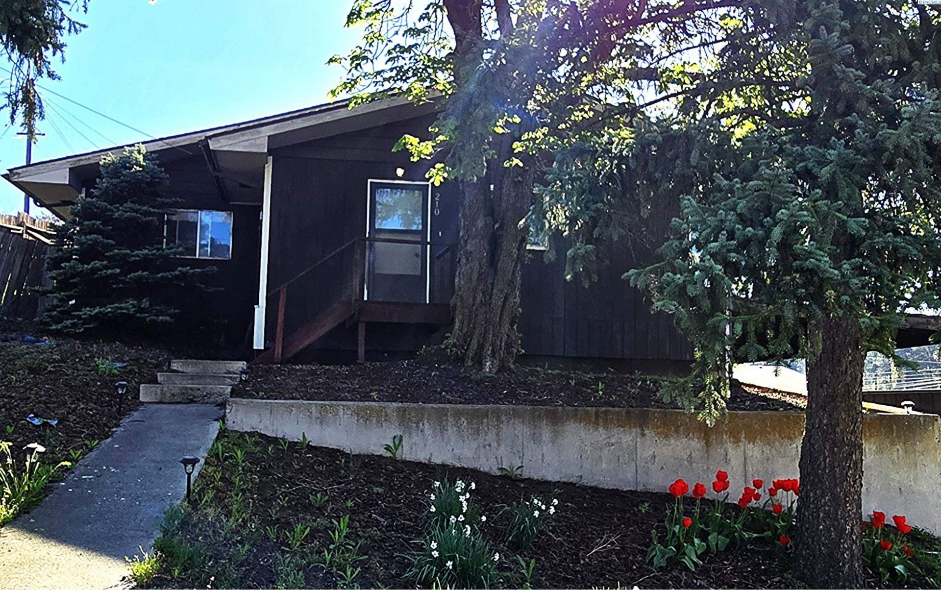 210 N Bridge st primary photo