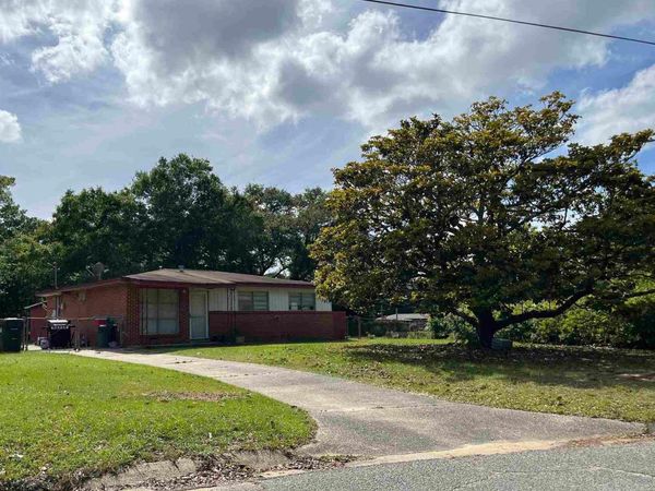 1101 Desmonde Dr, Pensacola, FL 32505