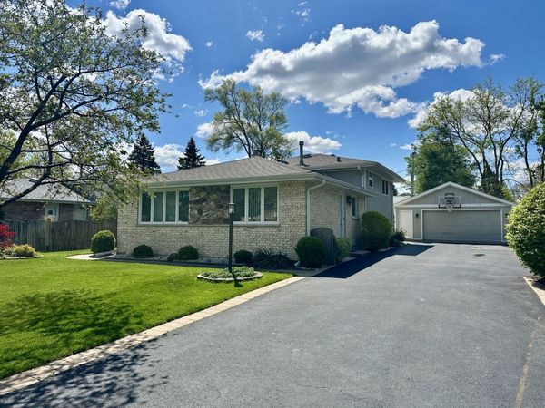 130 Bonnie Brae Avenue , Mount Prospect, IL 60056