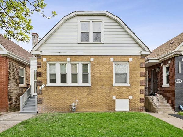9206 S Anthony Avenue , Chicago, IL 60617