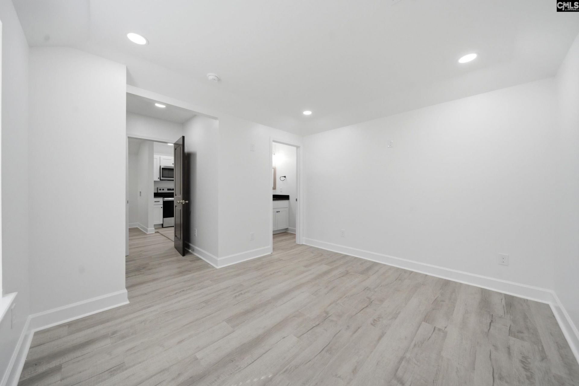 935 Eastman Street  Photo 10