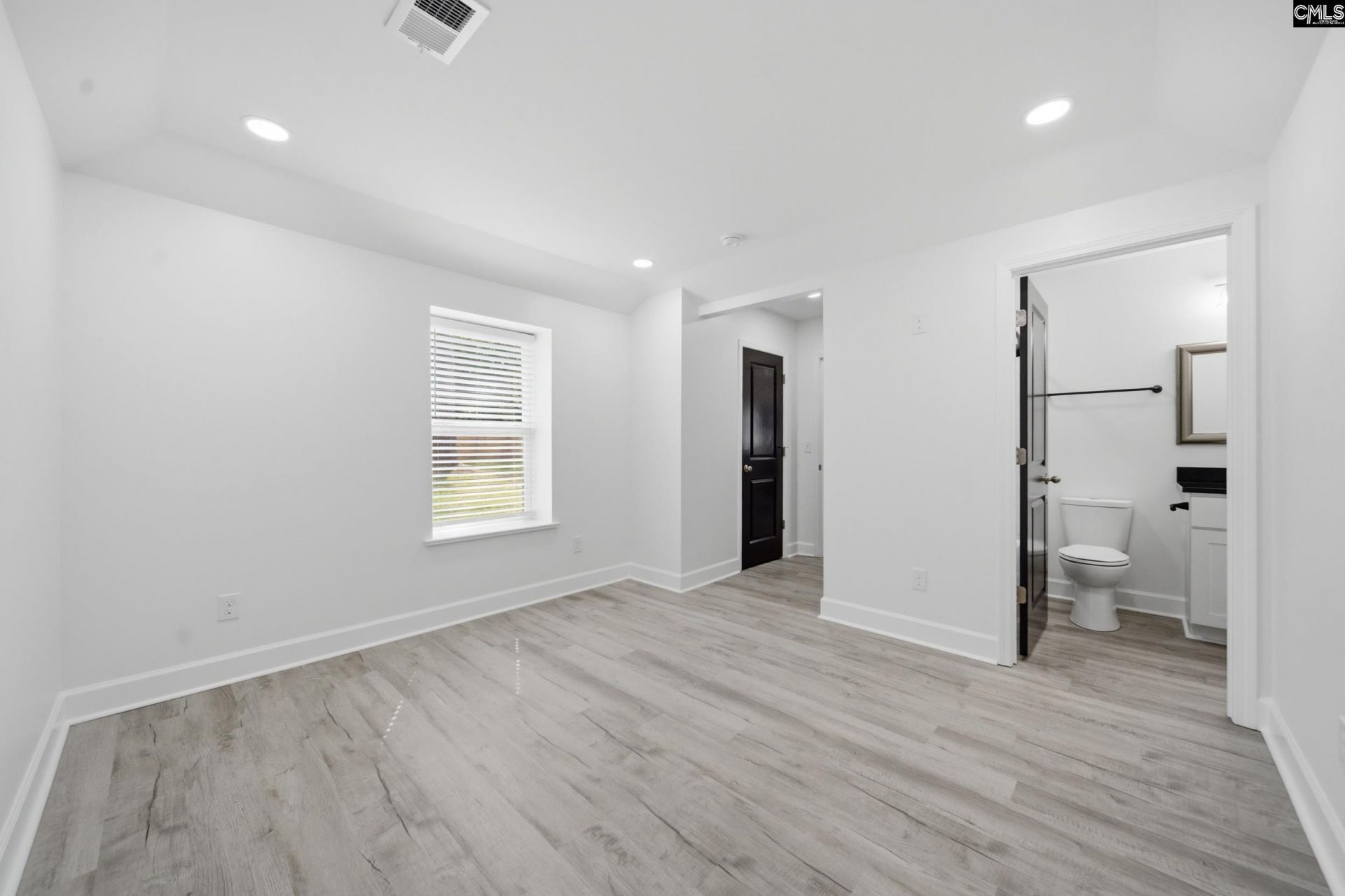 935 Eastman Street  Photo 11