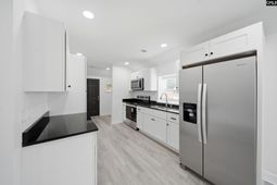 935 Eastman Street  photo 4