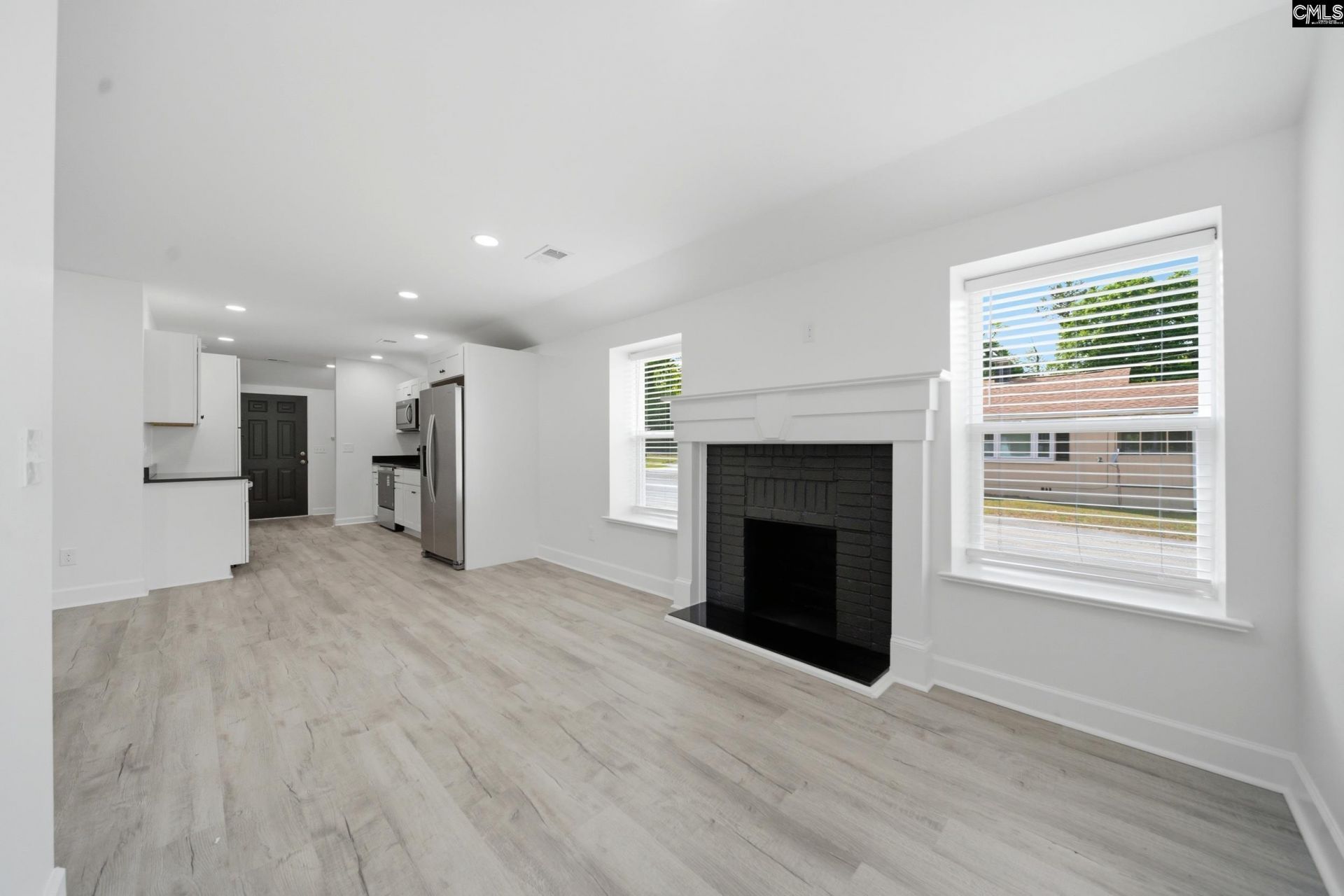 935 Eastman Street  Photo 5