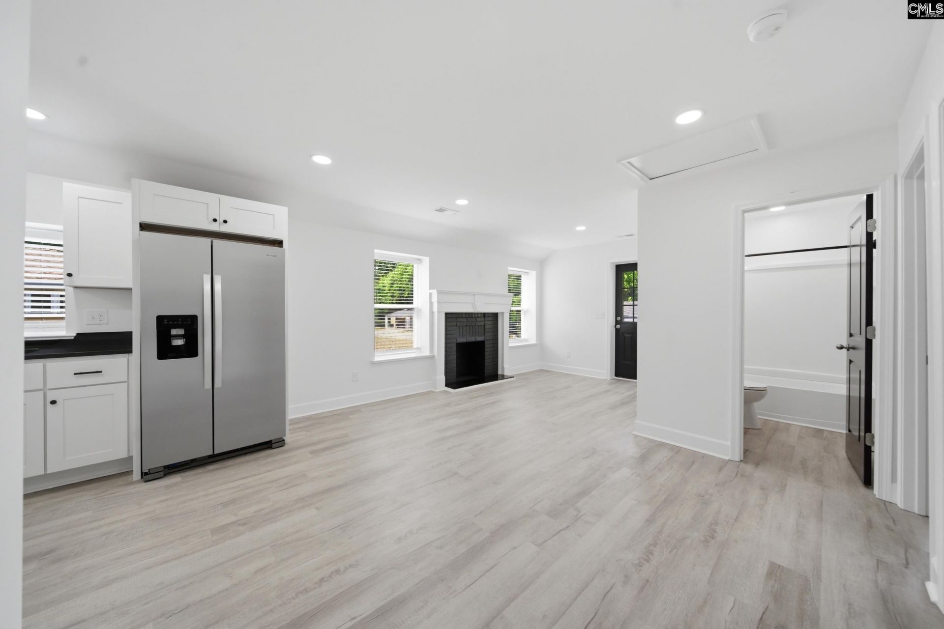 935 Eastman Street  Photo 7