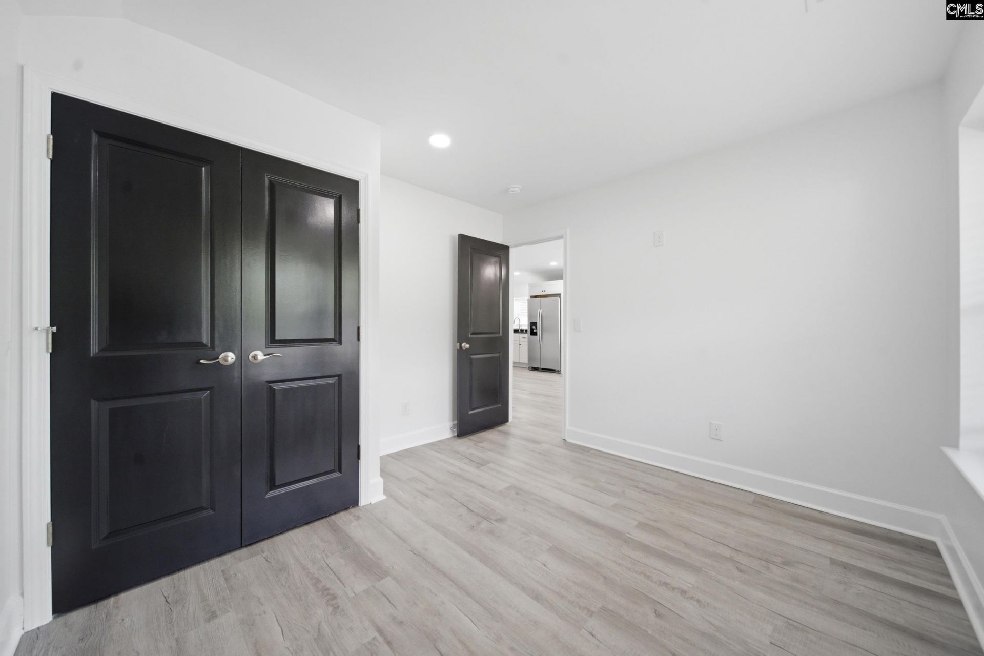 935 Eastman Street  Photo 9