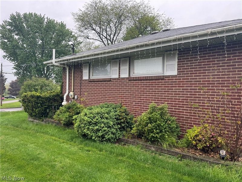 5606 Chandler Avenue NW, North Canton, OH 44720 Photo 2