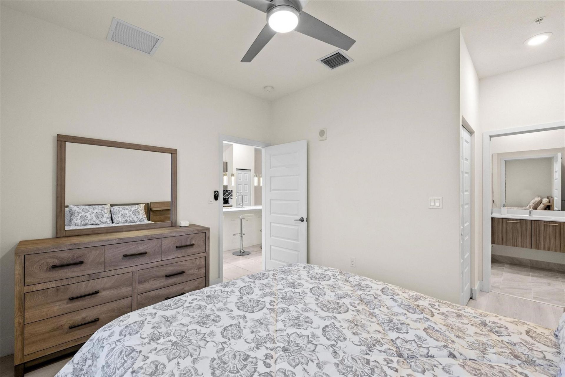 8055 NW 104th Avenue, Unit 33, Doral, FL 33178 Photo