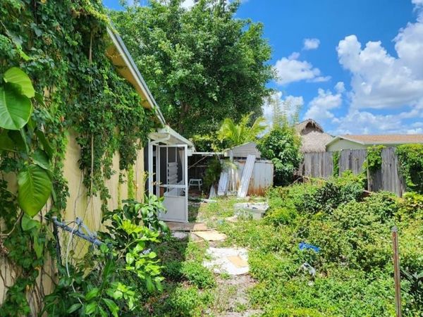 9401 NW 19th St , Pembroke Pines, FL 33024