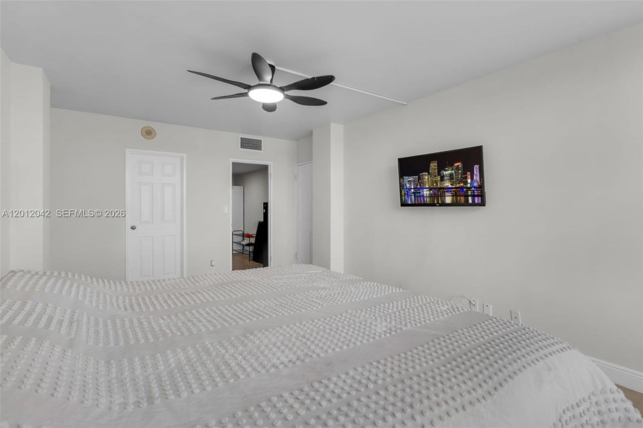 500 Three Islands Blvd, Unit 226, Hallandale Beach, FL 33009 Photo