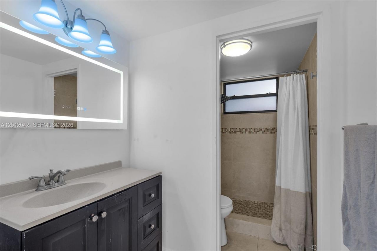 500 Three Islands Blvd, Unit 226, Hallandale Beach, FL 33009 Photo