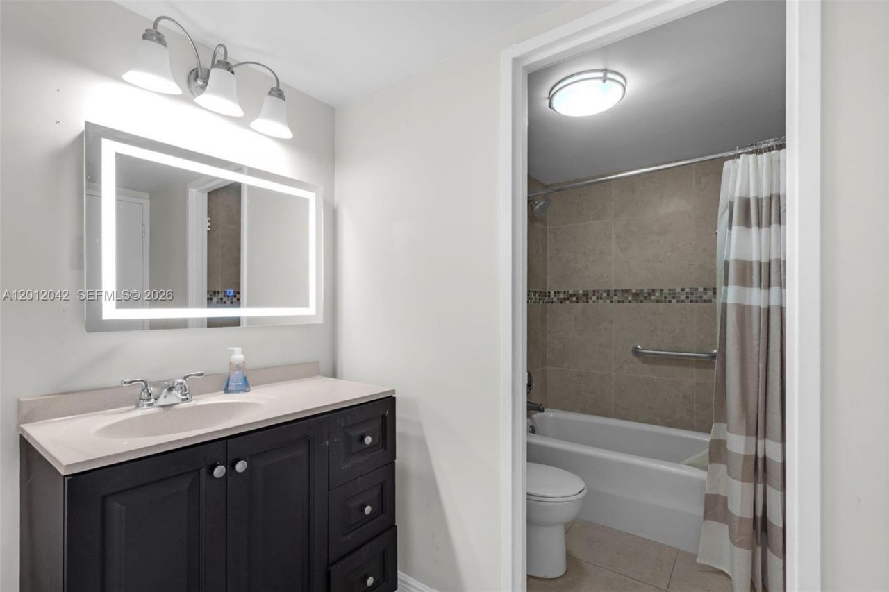 500 Three Islands Blvd, Unit 226, Hallandale Beach, FL 33009 Photo