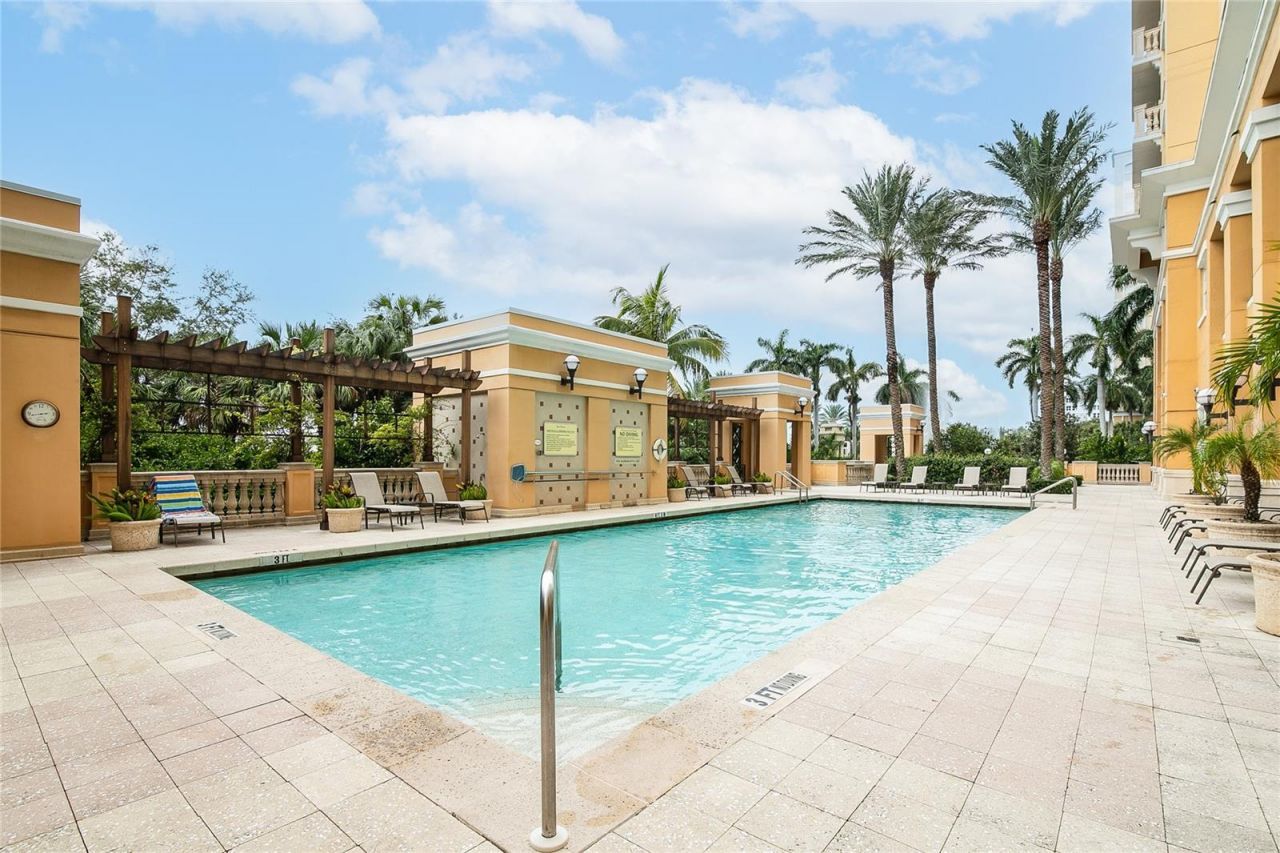 750 N Tamiami Trail , Unit 708, Sarasota, FL 34236 Photo