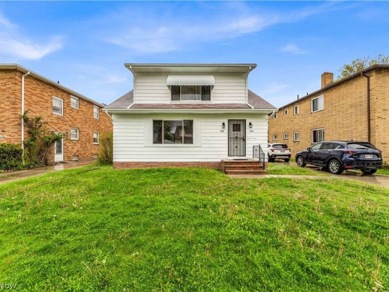 927 E 216th Street, Euclid, OH 44119 Photo 1