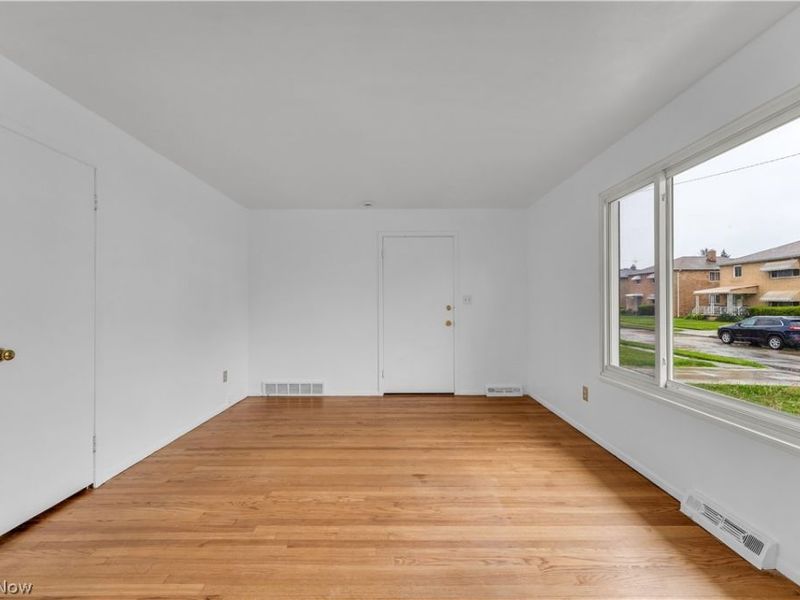 927 E 216th Street, Euclid, OH 44119 Photo 10