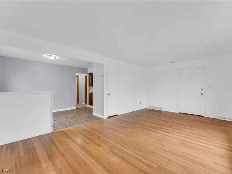 927 E 216th Street, Euclid, OH 44119 Photo 12