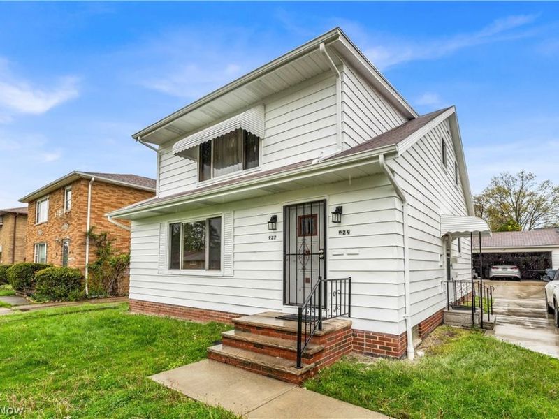 927 E 216th Street, Euclid, OH 44119 Photo 3