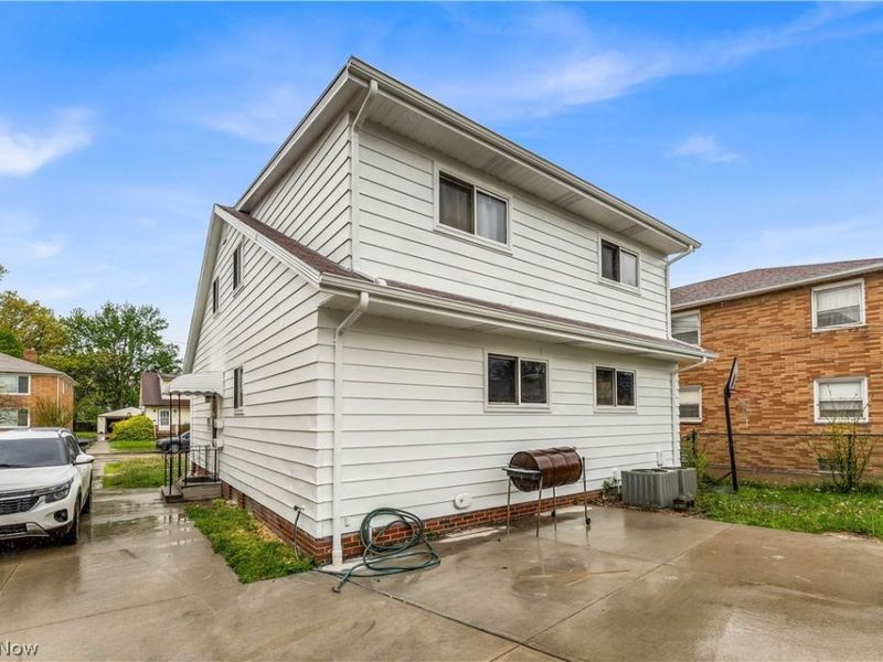 927 E 216th Street, Euclid, OH 44119 Photo 4