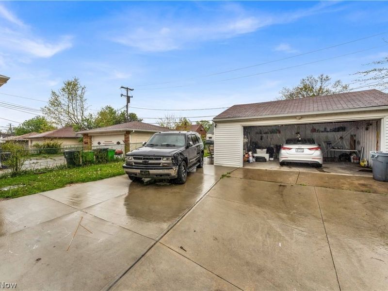 927 E 216th Street, Euclid, OH 44119 Photo 5