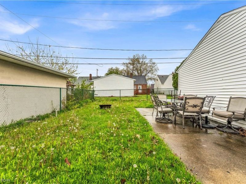927 E 216th Street, Euclid, OH 44119 Photo 6