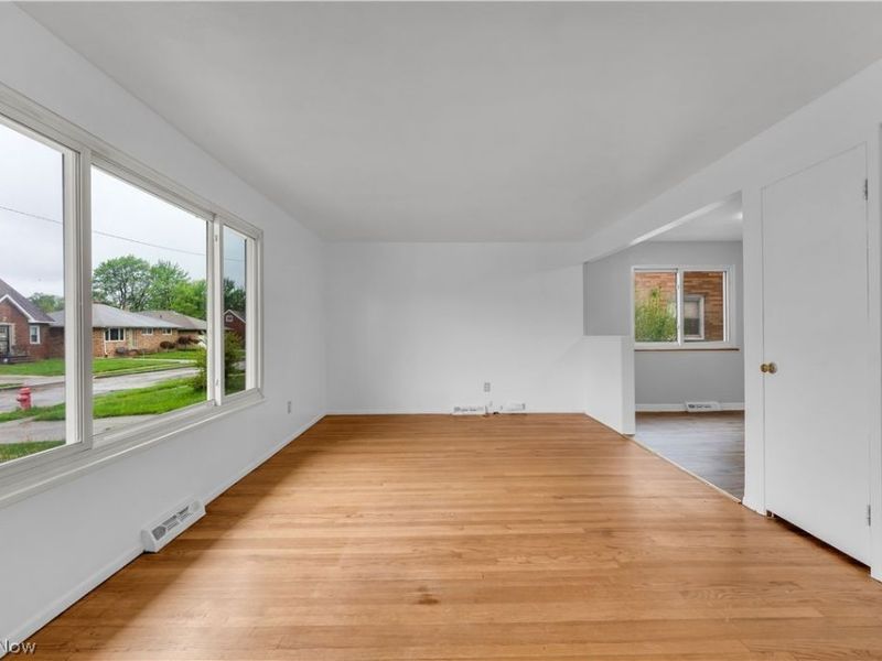 927 E 216th Street, Euclid, OH 44119 Photo 8