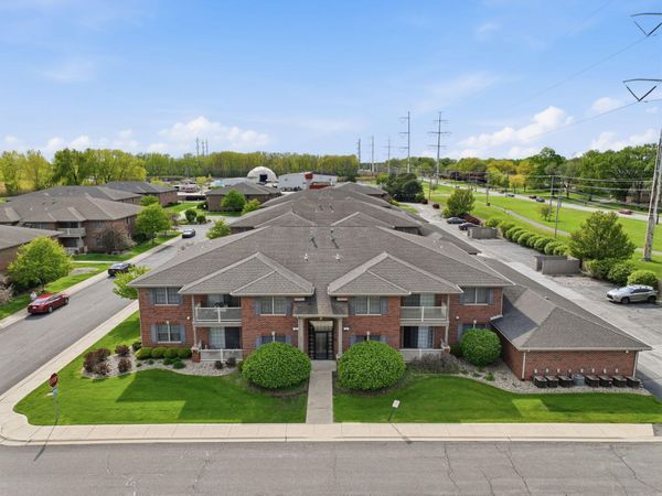 607 Cambridge Court, Unit 1b, Munster, IN 46321