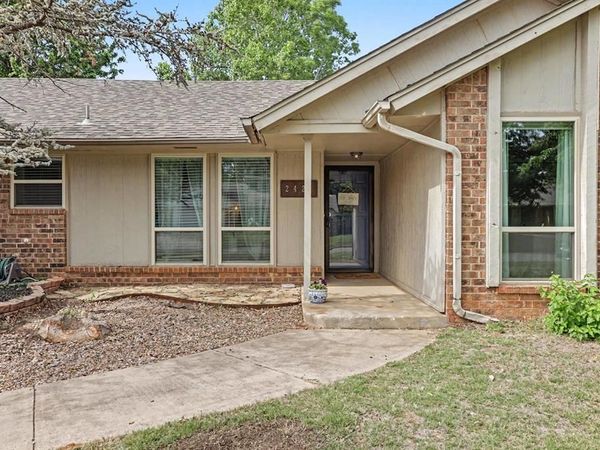 2421 Appleway Street, Edmond, OK 73013