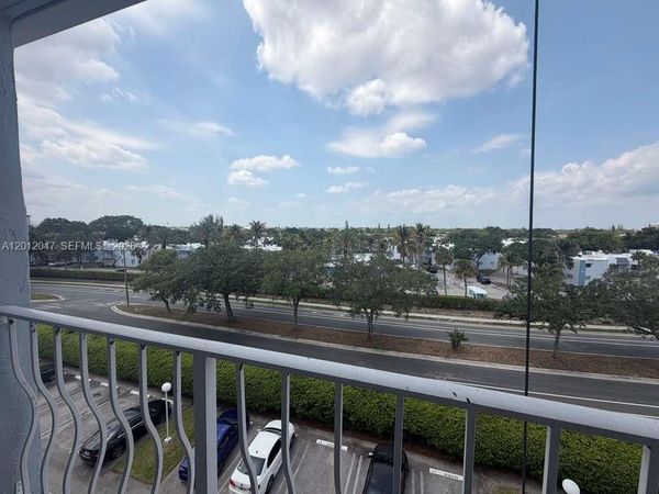 500 Executive Center Dr , Unit 5C, West Palm Beach, FL 33401