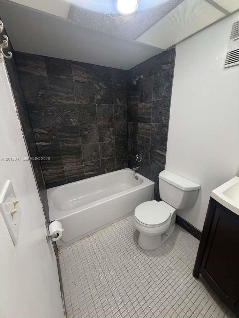 500 Executive Center Dr , Unit 5C, West Palm Beach, FL 33401 Photo