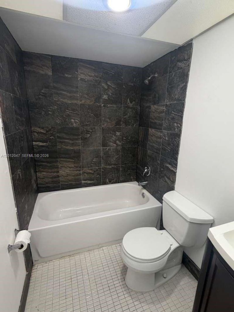 500 Executive Center Dr , Unit 5C, West Palm Beach, FL 33401 Photo