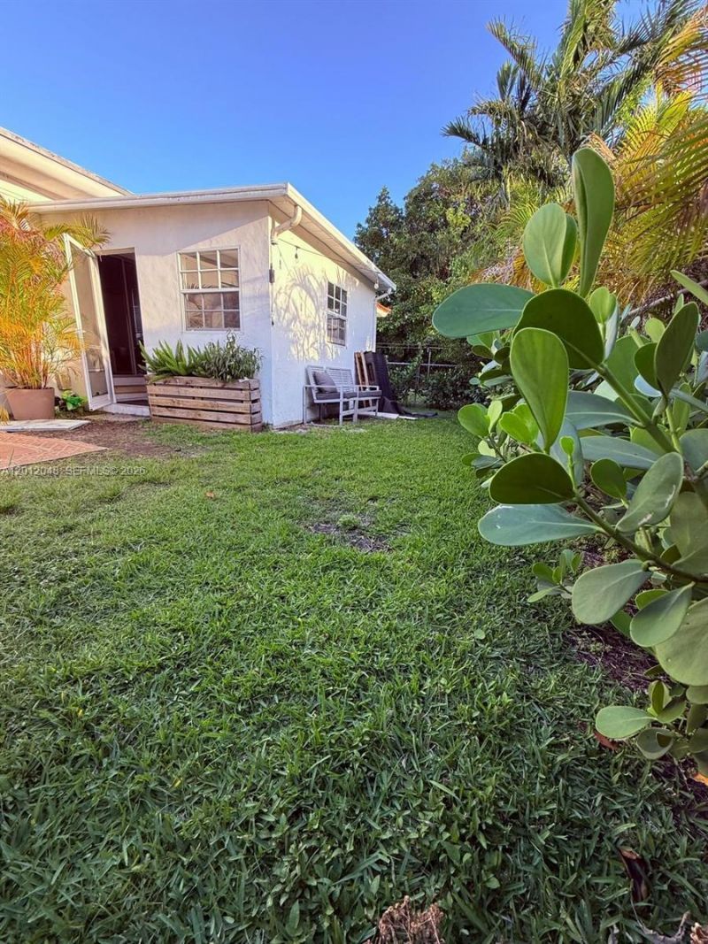 9356 Byron Ave, Surfside, FL 33154 Photo